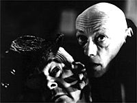 GLÜCKLICHES ENDE, Szene mit Erwin Leder